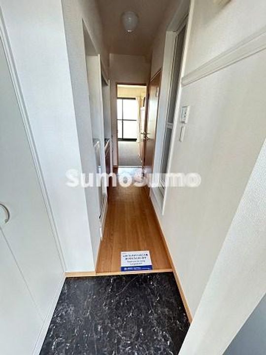 レオパレスグリーンアンバーの玄関