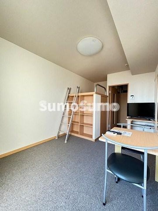 レオパレスグリーンアンバーの居間