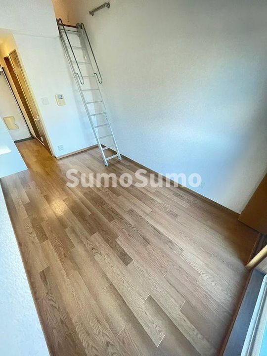 ビクトリアガーデンの居間