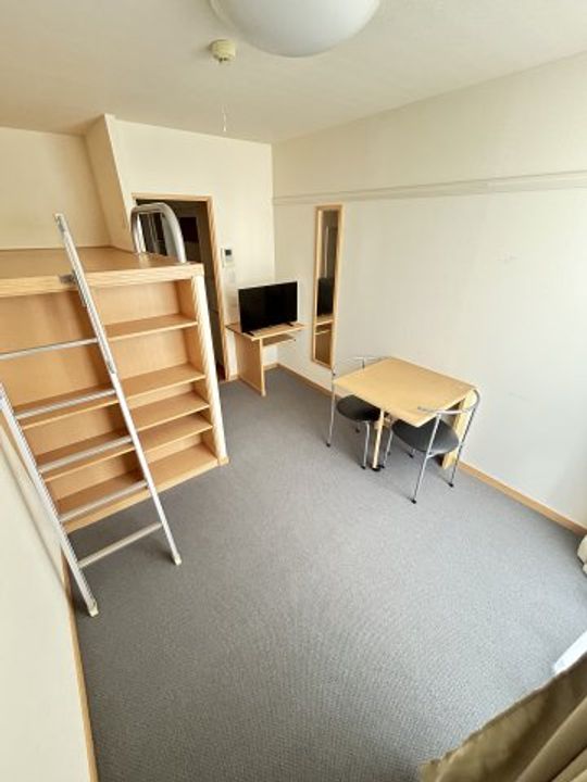 レオパレス中原の居間