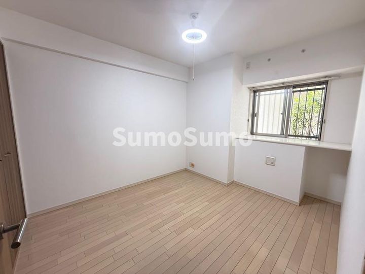 プランドール西岡本の寝室