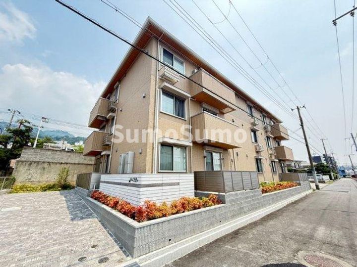 エレナ本山の外観