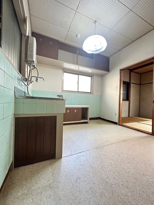 モリイアパートメントの居間