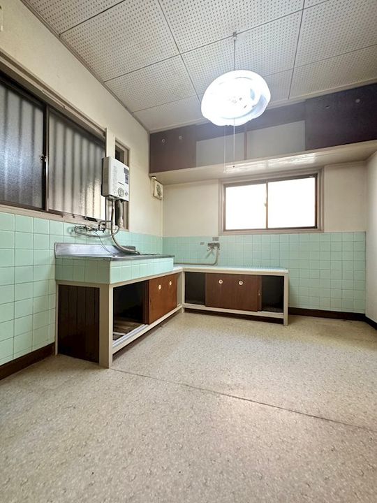 モリイアパートメントの居間