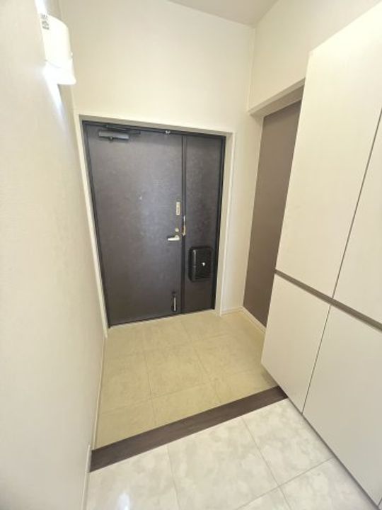 兵庫県芦屋市川西町(マンション)の賃貸物件の玄関