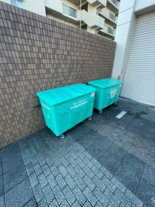 グリーンラグーナ甲子園A棟の外観