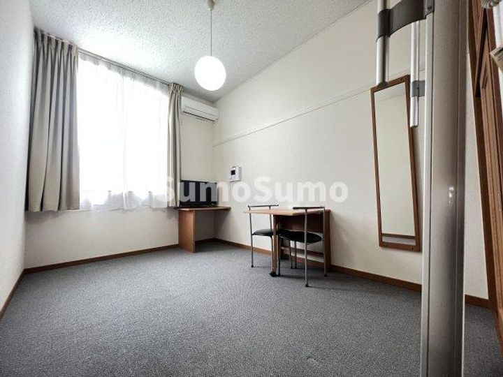 レオパレスオービラージュの居間