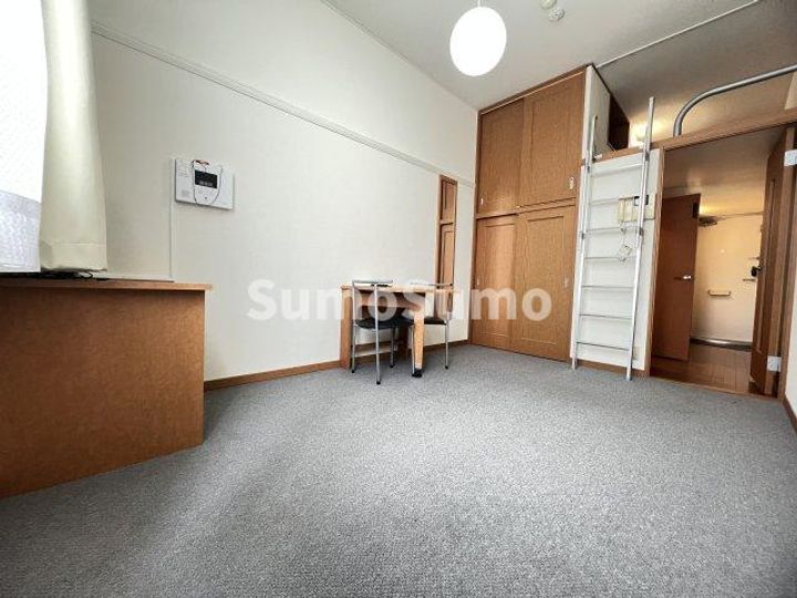 レオパレスオービラージュの居間