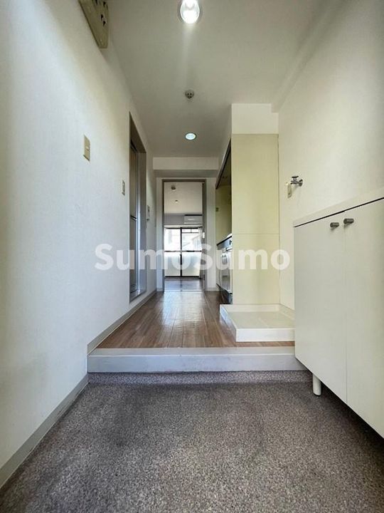 ノーブル日高の玄関