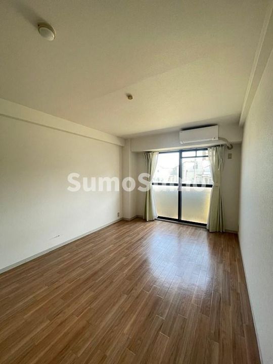 ノーブル日高の居間