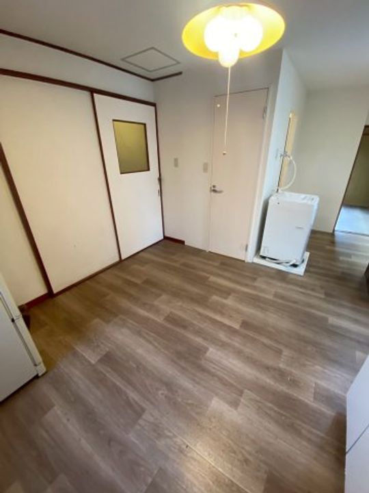 アイユー第三ビルの居間