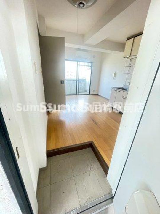 万和ビルの玄関