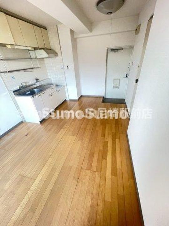 万和ビルの居間