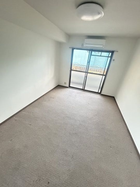 クレッシェンド岸地の居間