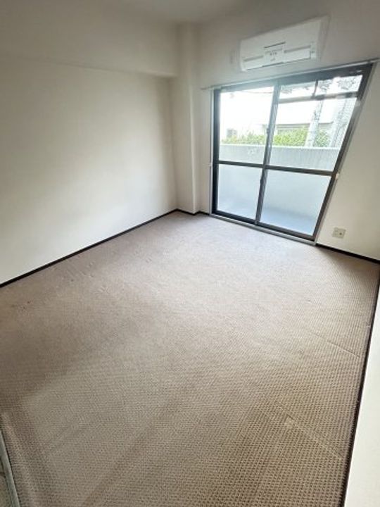 クレッシェンド岸地の居間