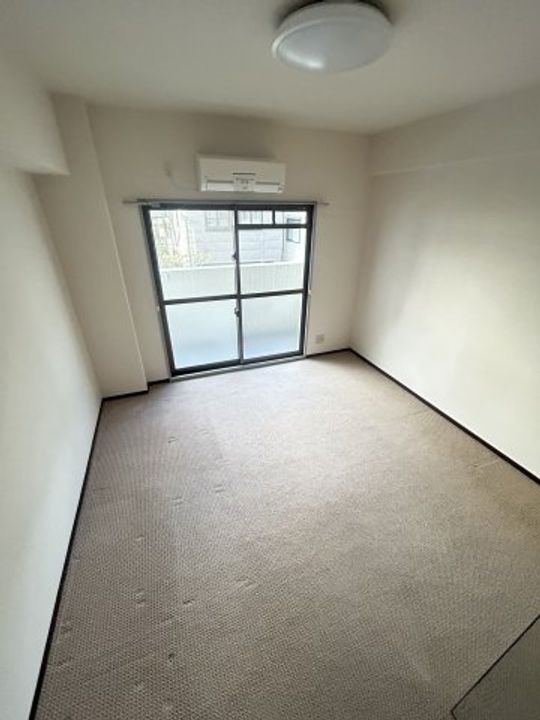 クレッシェンド岸地の居間