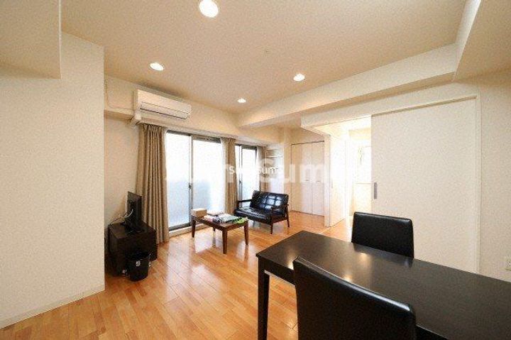 W.O.B HONMACHI-WESTの居間