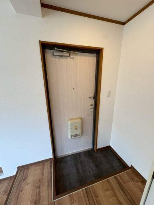 リバーサイド西山の玄関