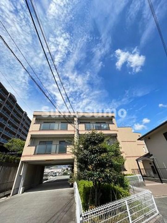 ファミーユ仁川の外観