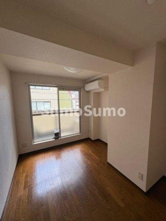 ミヤミショーレの居間