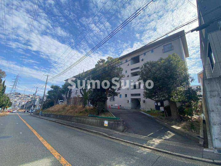 県営西舞子厚生年金住宅2号棟の外観