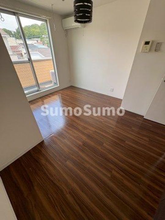 THE CITY 塩屋の居間