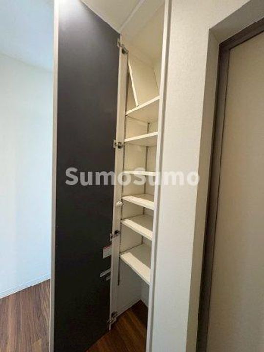 THE CITY 塩屋の内装