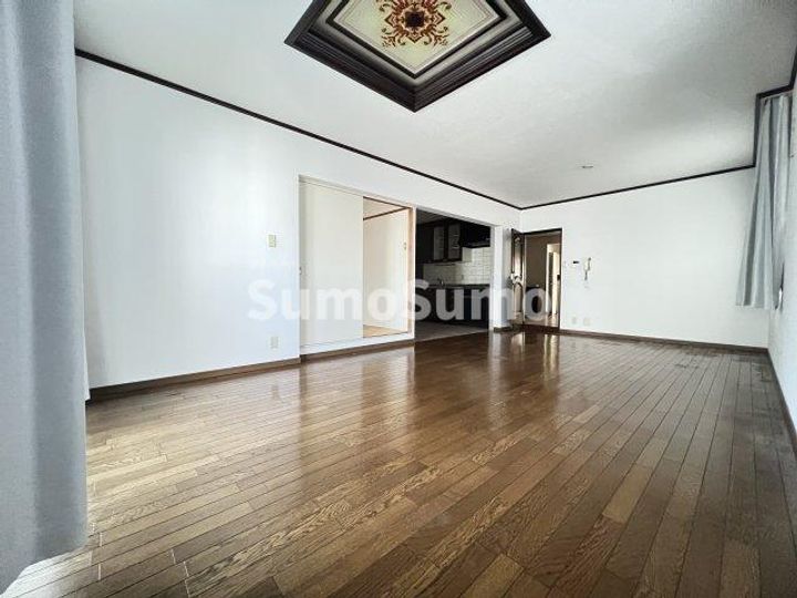 ハイツ仏天垣の居間