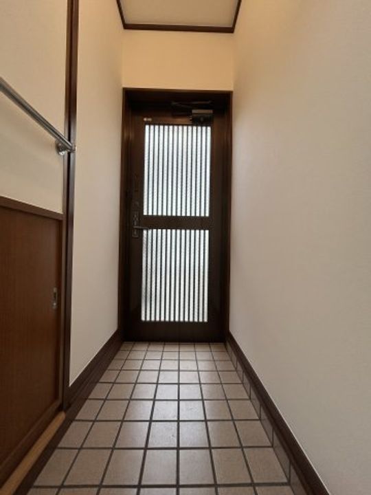 グリーンマンションの玄関