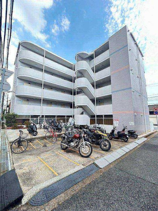 シャトラン弓木三番館の外観