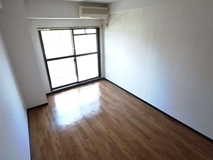 サンホームズ内山の居間