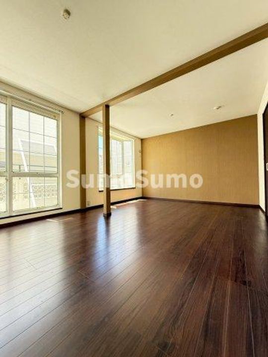 ヴィレッジコート山手A棟の居間