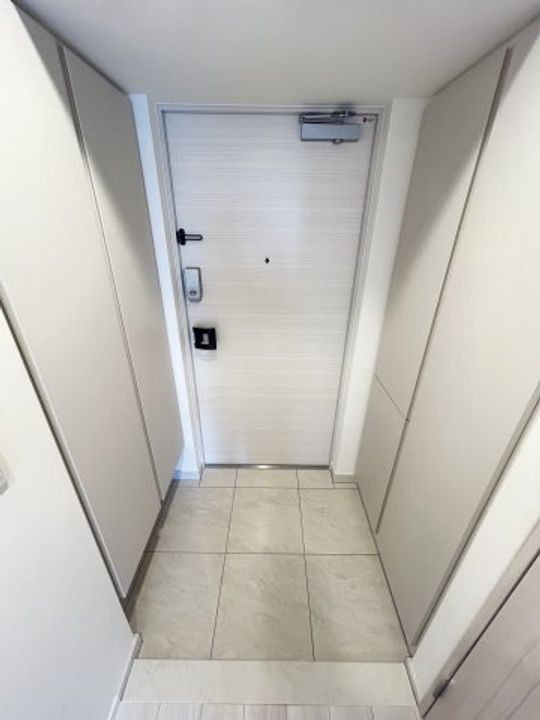 コンフォリア・リヴ北浜淡路町の玄関