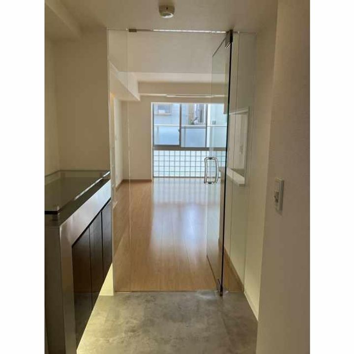 FLEG目黒平町の玄関