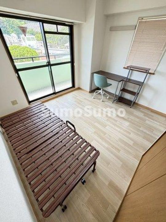 グランデージ名谷の居間