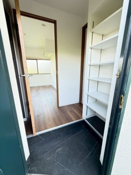 サンマリン名谷の玄関