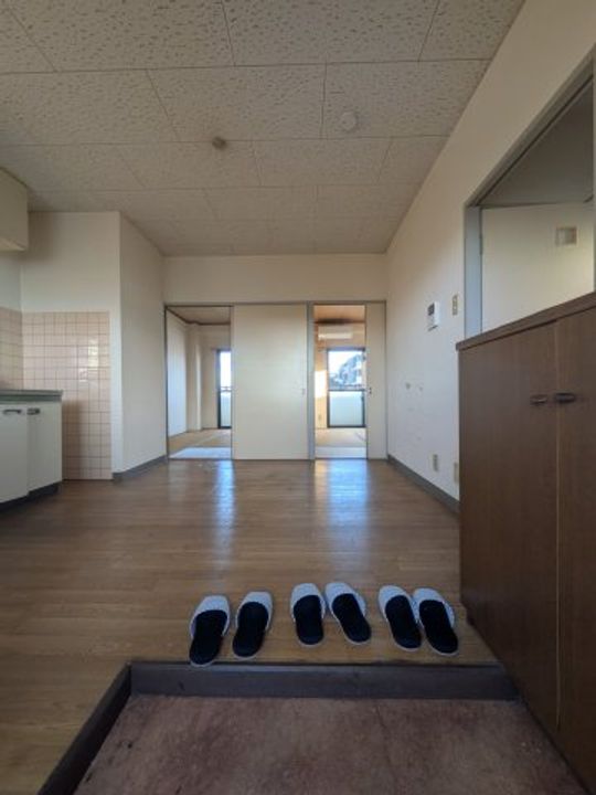 福岡県春日市宝町3丁目(マンション)の賃貸物件の玄関