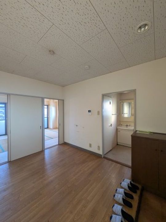 福岡県春日市宝町3丁目(マンション)の賃貸物件の居間