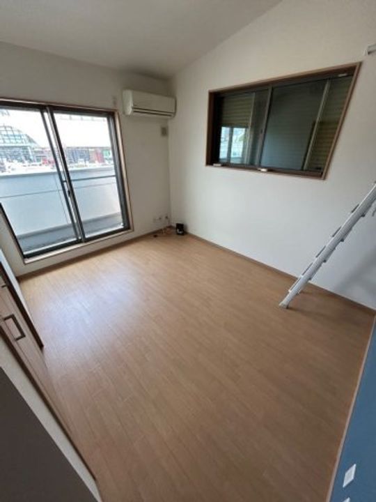 アグローリ駒ヶ林の居間