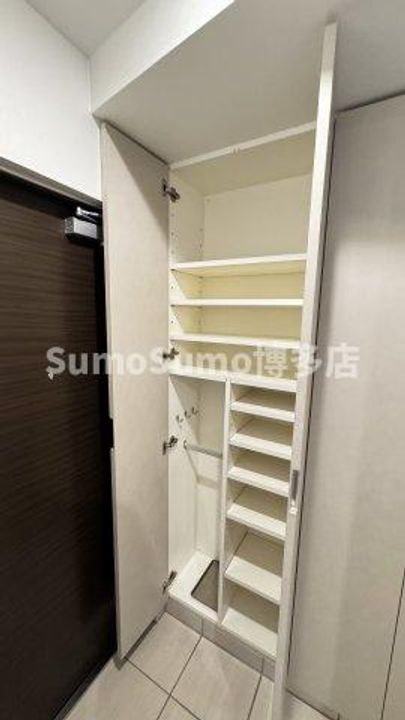 福岡県福岡市中央区西中洲(マンション)の賃貸物件の玄関