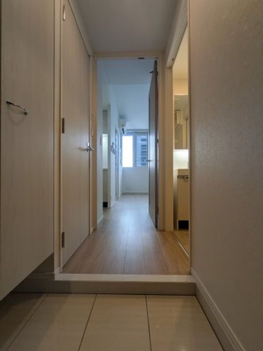 福岡県福岡市博多区築港本町の賃貸マンションの玄関