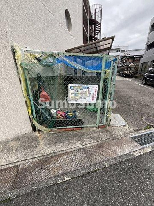 シャトル ヨネの外観