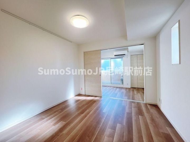 兵庫県尼崎市次屋1丁目(アパート)の賃貸物件の居間