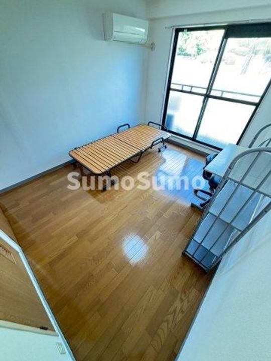 司ハイツの居間