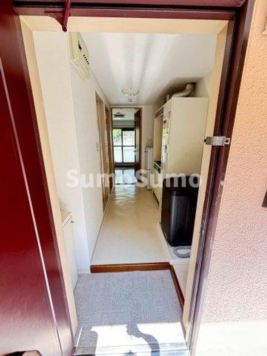 司ハイツの玄関