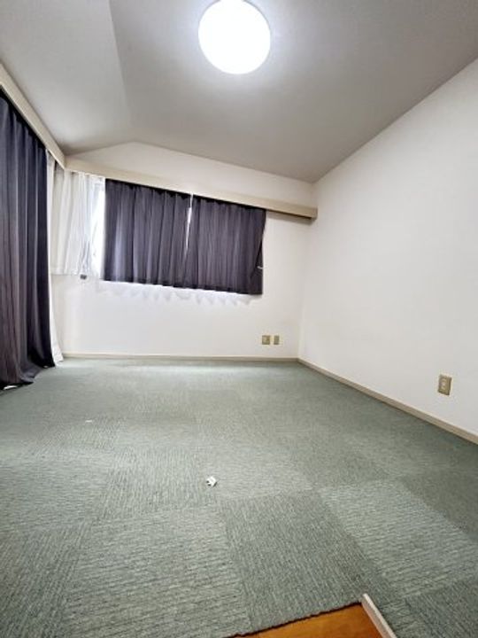 オーズハイツ新神戸の居間