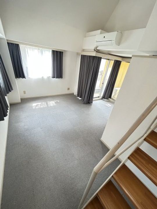 オーズハイツ新神戸の居間