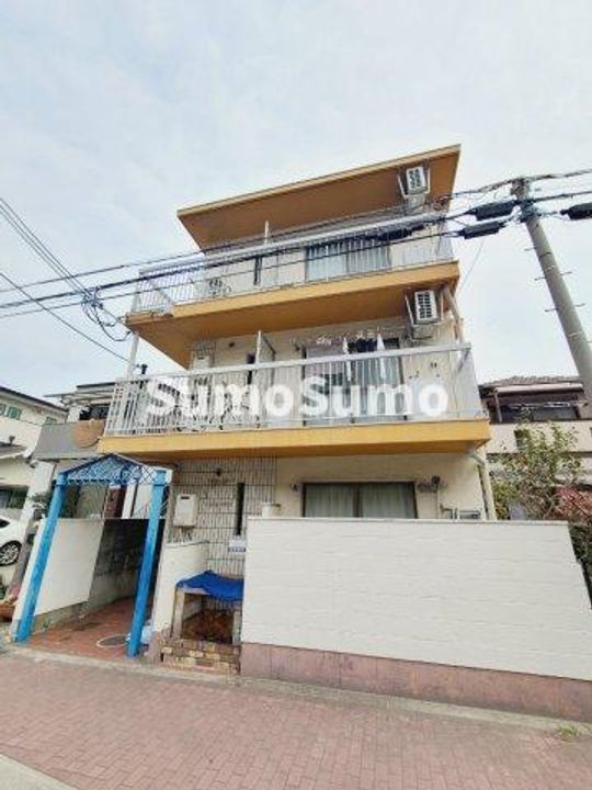 ディア甲子園の外観