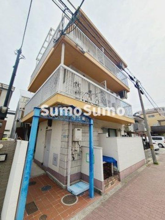 ディア甲子園の外観