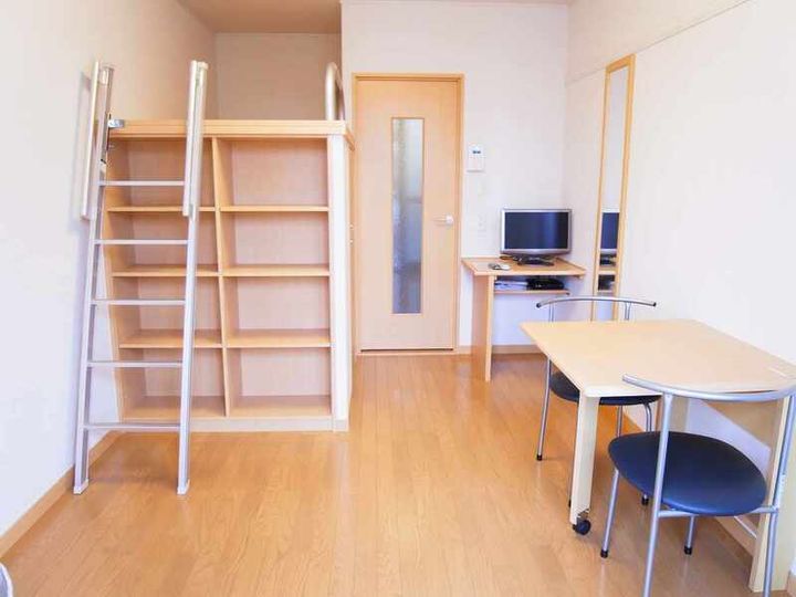 レオパレス道頓堀の居間
